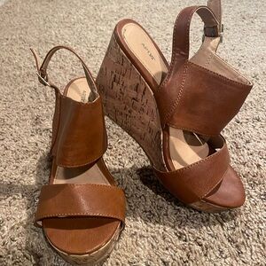 Women’s faux leather wedge heel - size 6.5